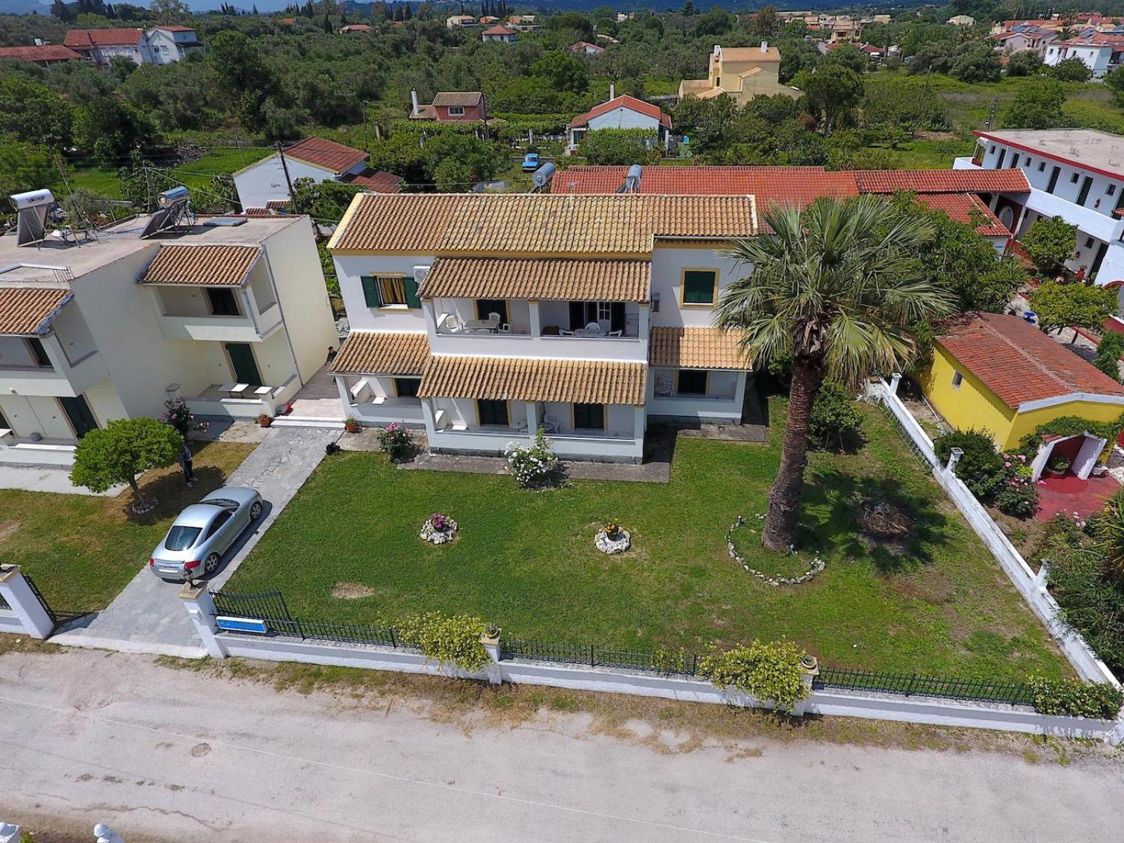 Dolphin Apt & Studios -Next To The Beach Roda  Buitenkant foto