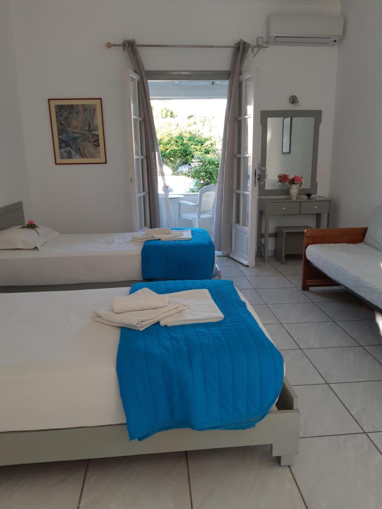 Dolphin Apt & Studios -Next To The Beach Roda  Buitenkant foto