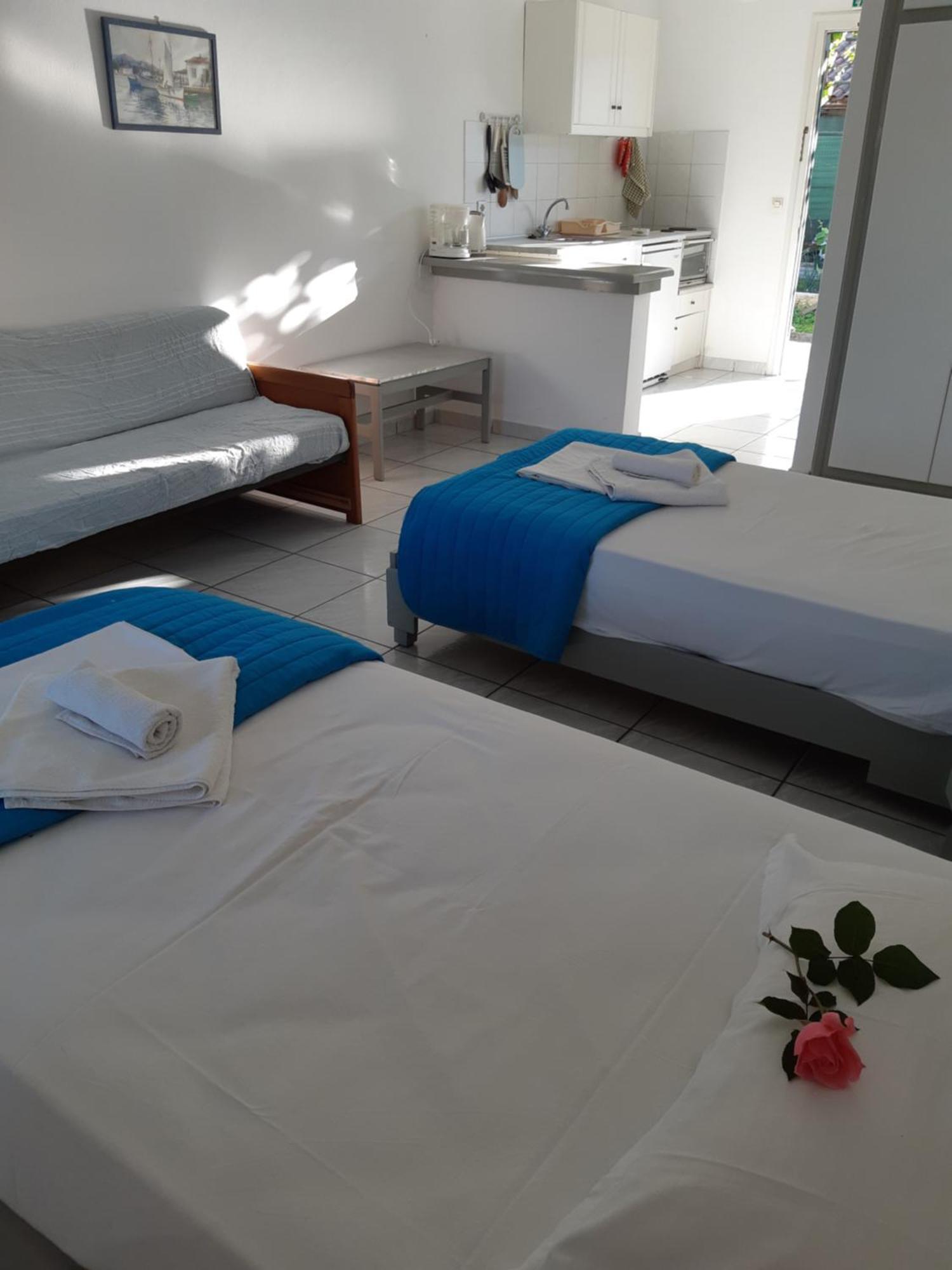 Dolphin Apt & Studios -Next To The Beach Roda  Buitenkant foto